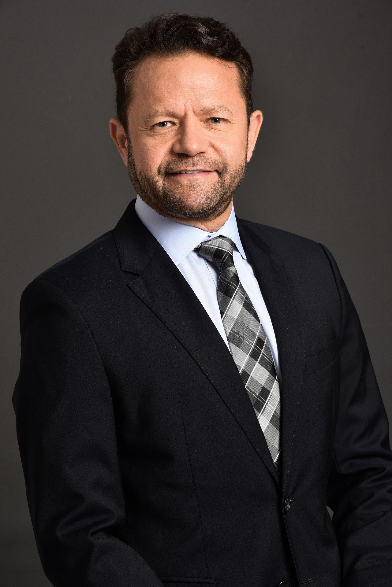 carlos17041966 executive 6922418 1920